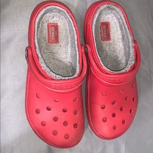 RED FUZZY CROCS